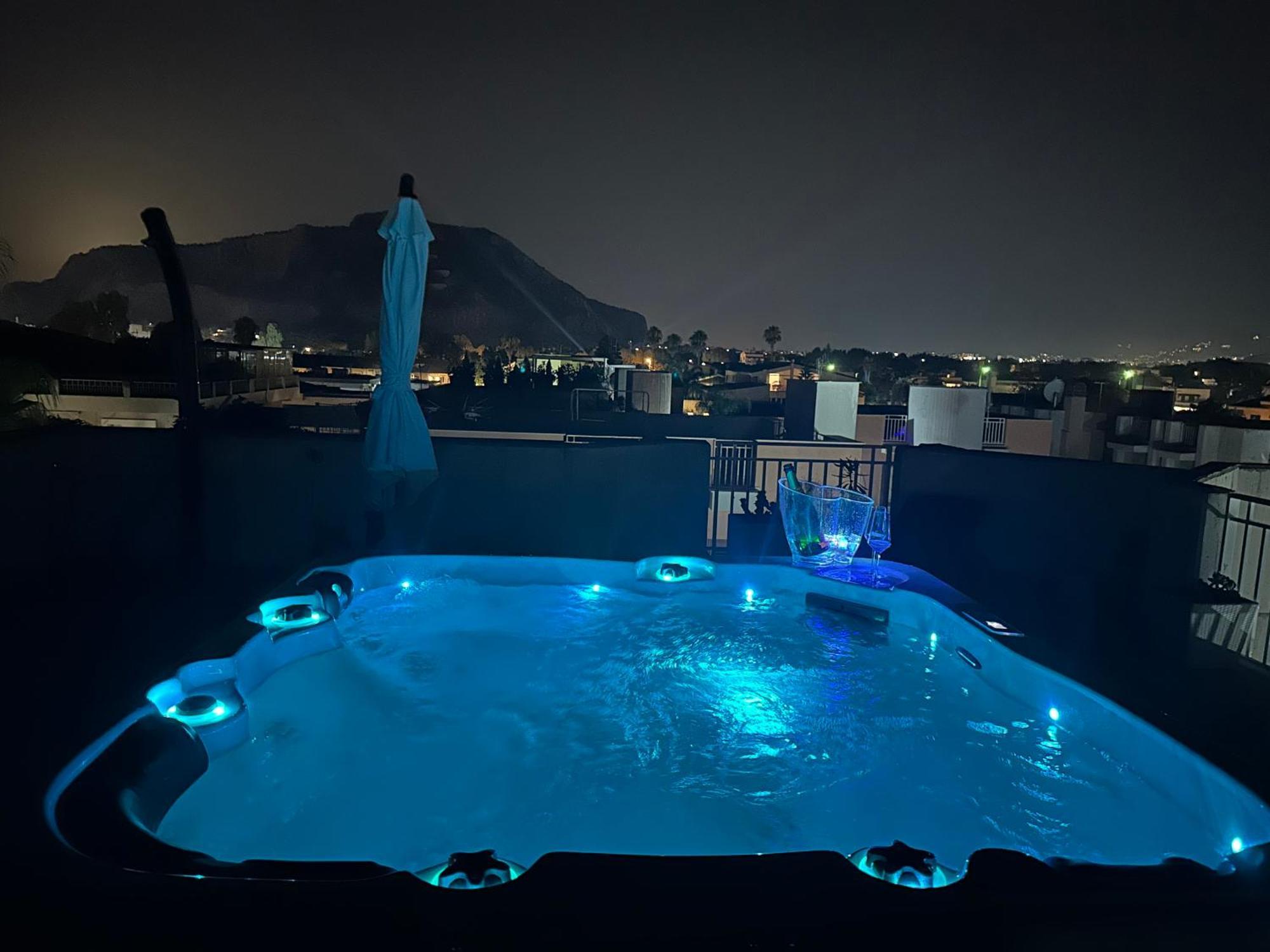 Flat With Jacuzzi - Casa Pia Appartement Mondello Buitenkant foto